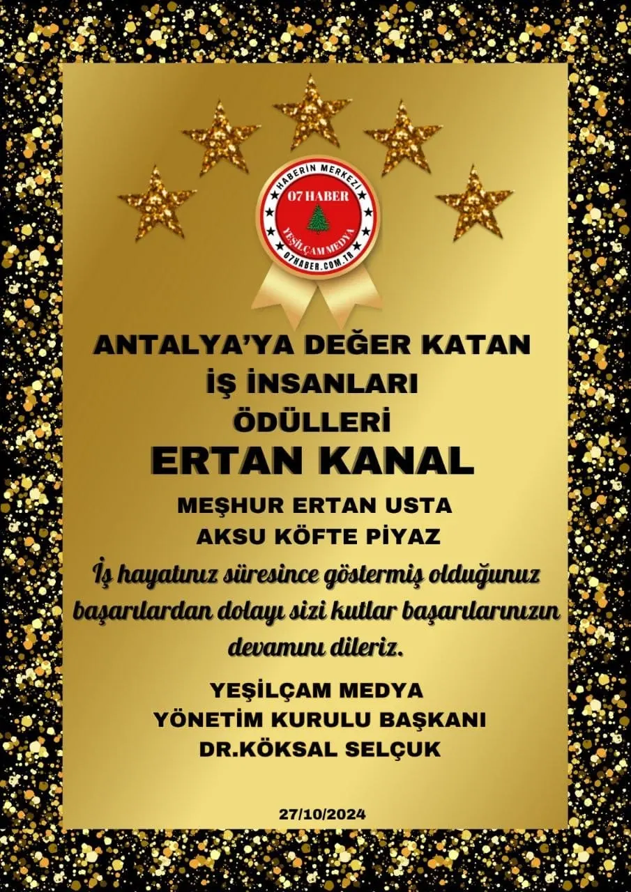 Köz ateşinde köfte, yanında tahinli piyaz.