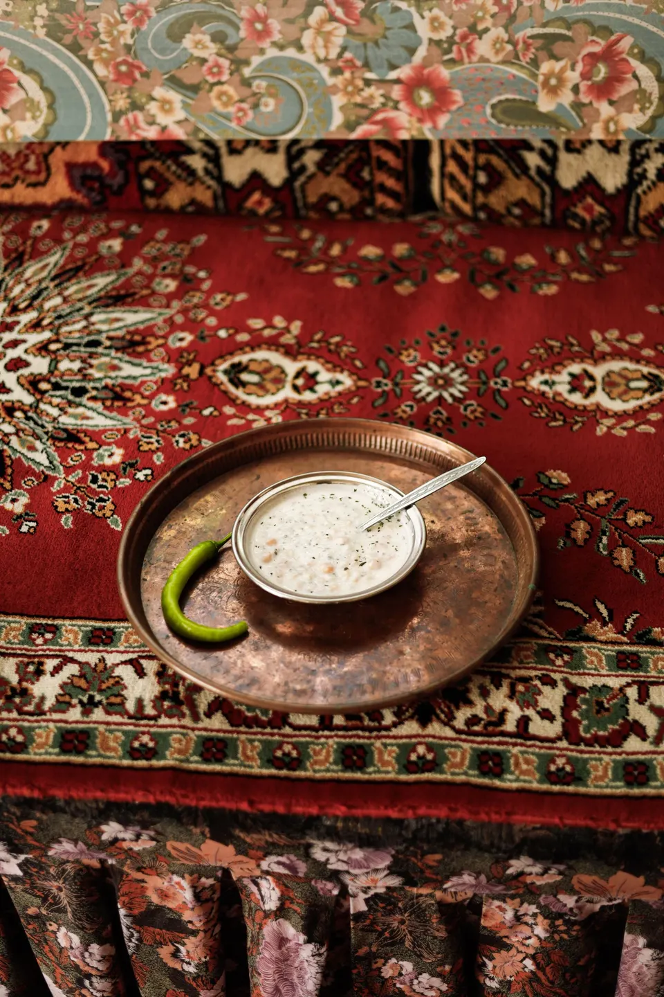 Bakır tepside köpüklü ayran